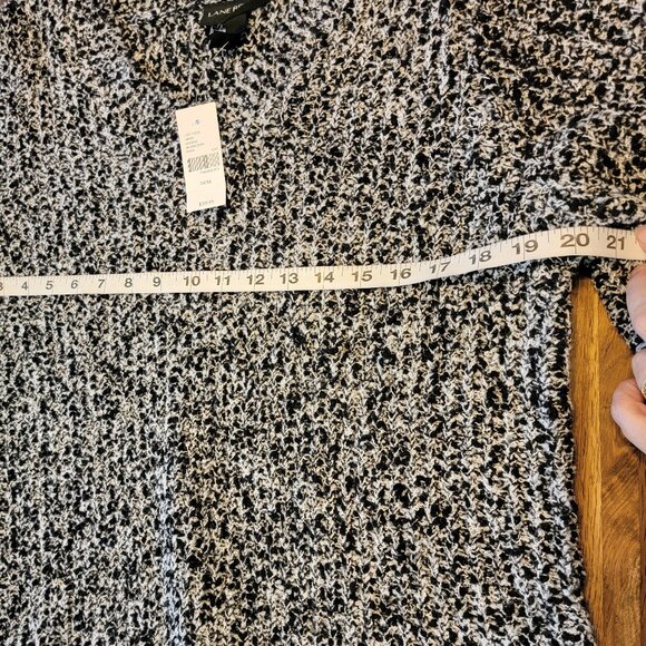 Lane Bryant V Neckline Black & White Marled Knit Chunky Sweater - Picture 4 of 9